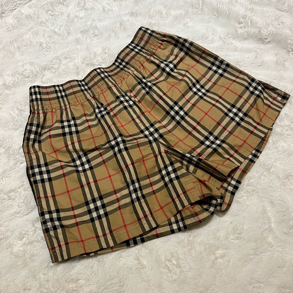 WOMENS BURBERRY SHORTS SIZE 6